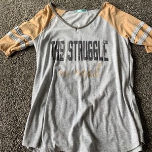 Size medium Maurice comfy tee